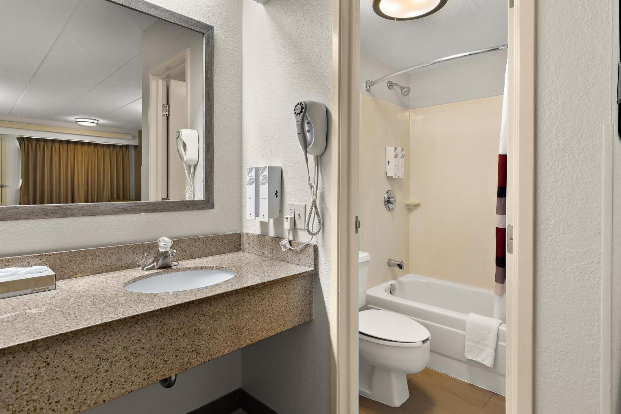 Red Roof Inn Cleveland - Westlake Esterno foto
